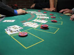 Studio dealer langsung agenbet38 dengan kamera multi-sudut dan meja baccarat profesional
